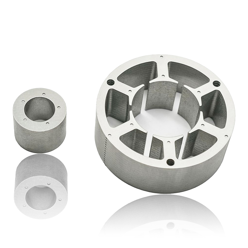 Hvordan interagerer vandpumpens motorstator og rotorkerne med kølesystemer, såsom væske- eller luftkølede huse, for at opretholde optimal temperaturbalance under intensiv drift?
